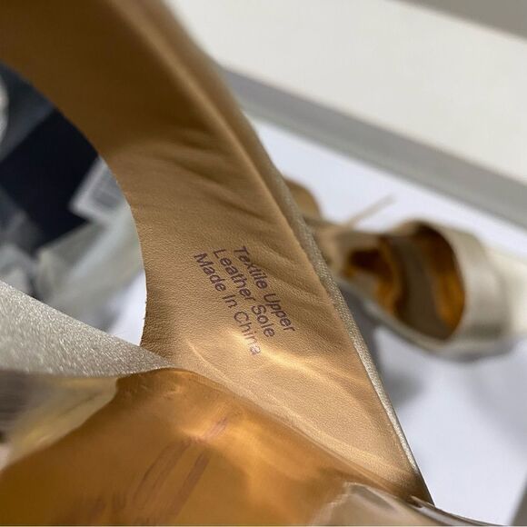 Badgley Mischka Women's Kim Heeled Sandal Bow Block Heel Ivory Satin Size 7.5 - Picture 6 of 7